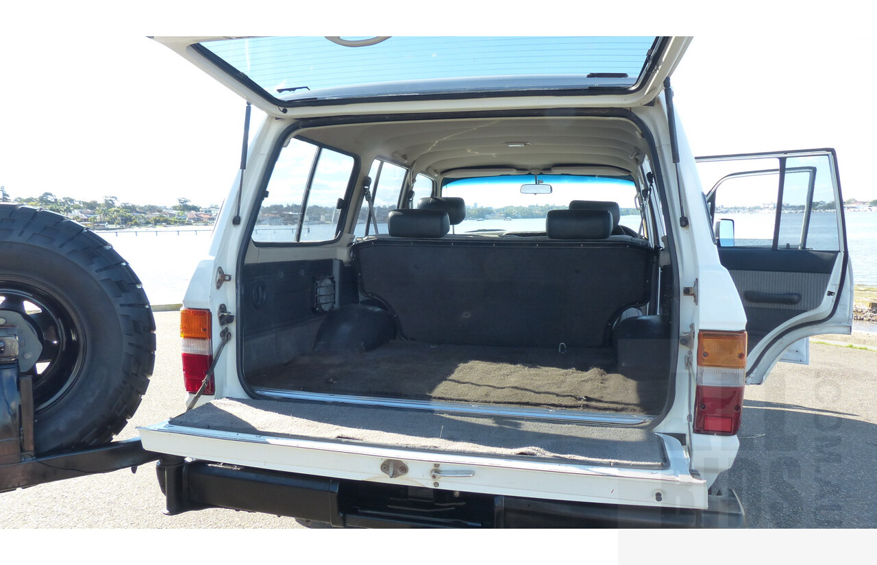 12/1988 Toyota Landcruiser (4x4) 4d Wagon White 4.0L