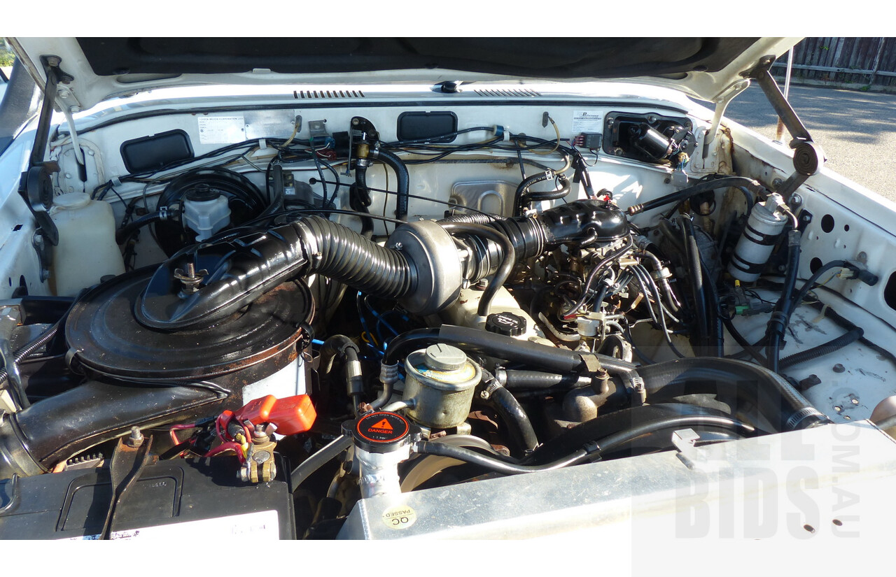 12/1988 Toyota Landcruiser (4x4) 4d Wagon White 4.0L