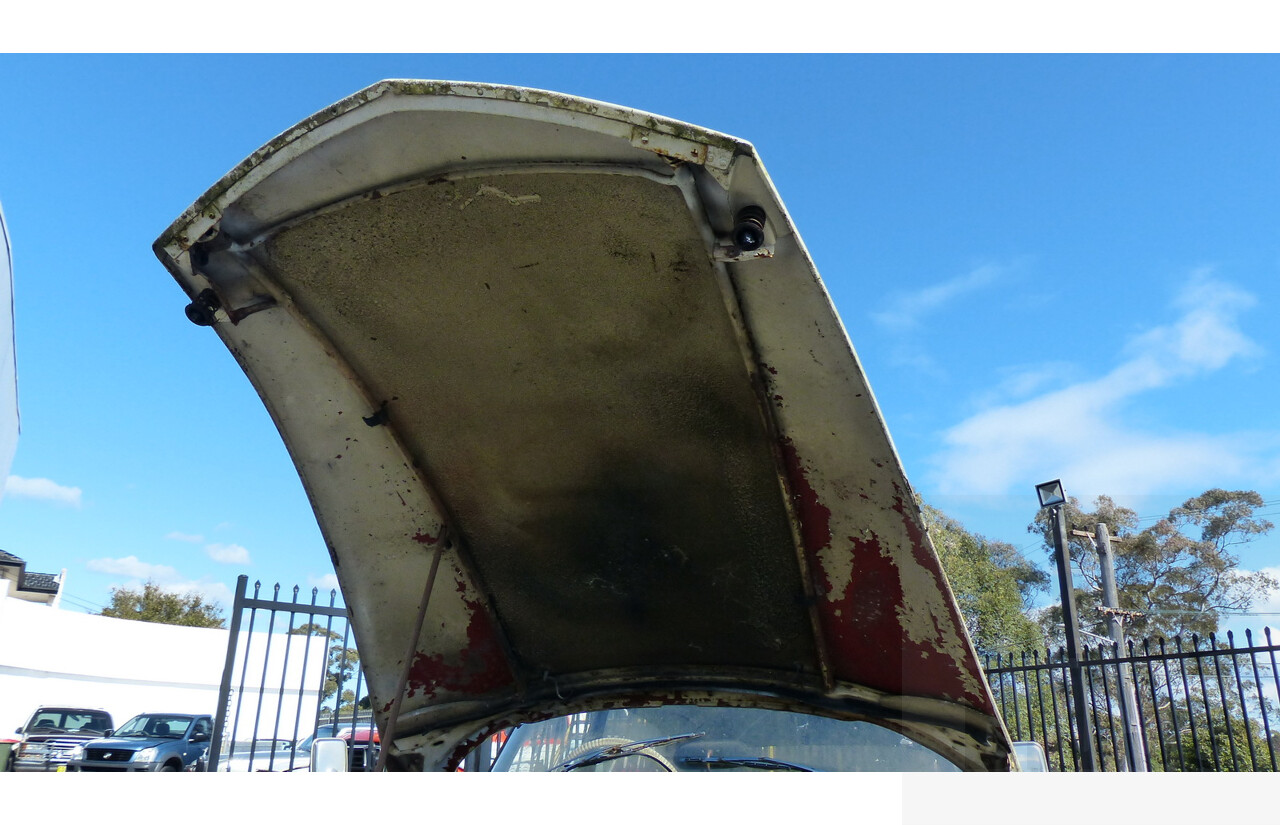 1958-1962 Citroen ID-19 4d Sedan White 2.0L - Very Rare Australian-Built Model