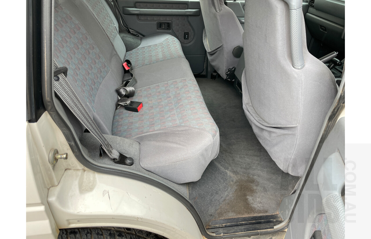 4/1995 Land Rover Discovery Tdi (4x4)  4d Wagon White 2.5L