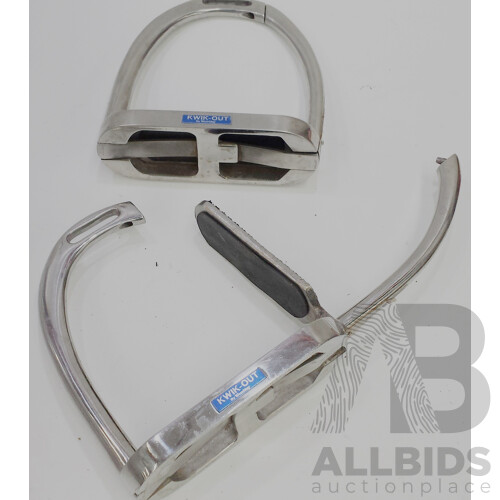 Wembley Quick Out Safety Stirrups - Size: 115mm