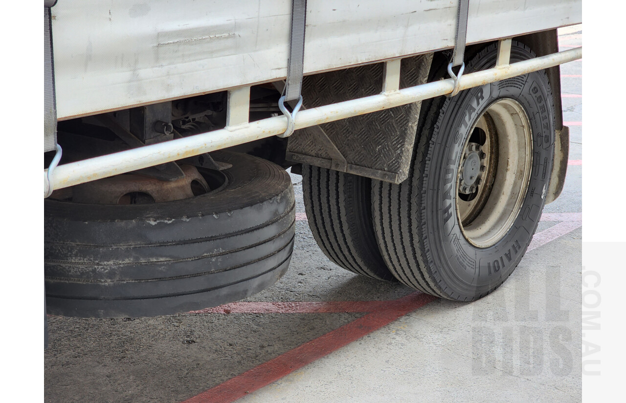 9/2006 Hino Dutro 8.5 XZU434R Curtainsider White 4.6L Turbo Diesel