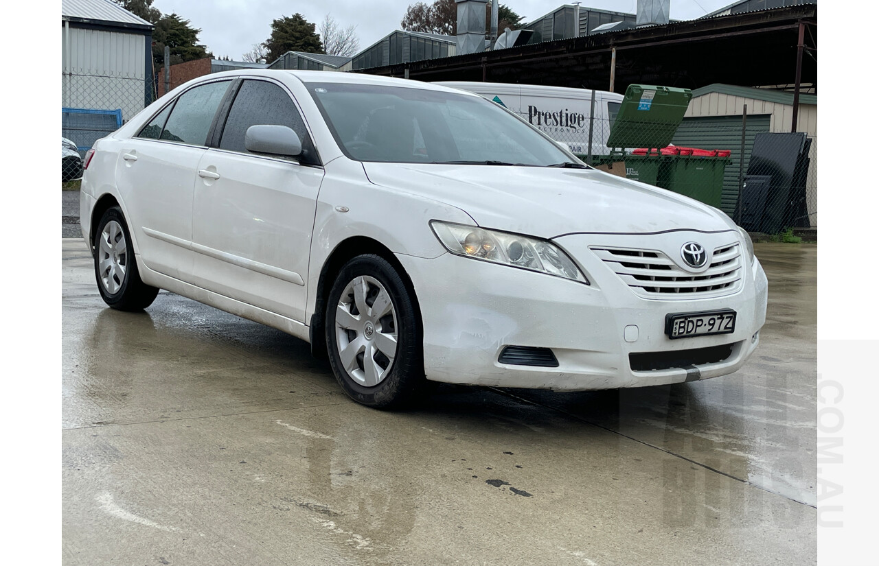 1/2007 Toyota Camry Altise ACV40R 4d Sedan White 2.4L