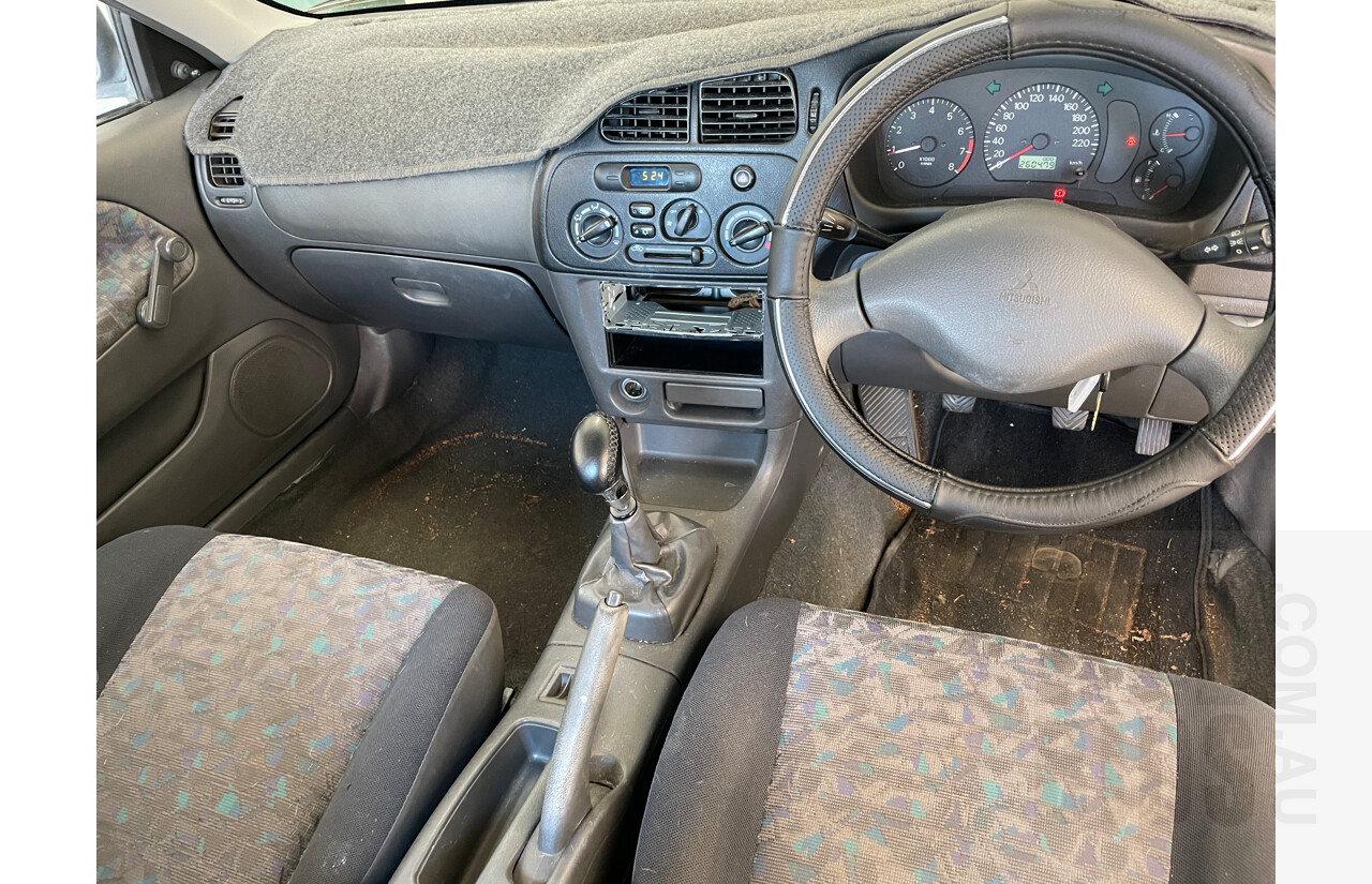 10/2000 Mitsubishi Lancer GLi CE 2d Coupe Silver Or Chrome 1.5L