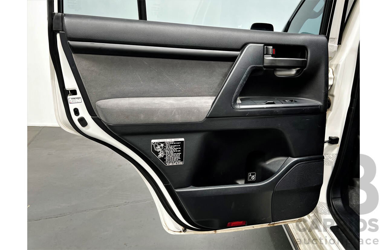 11/2007 Toyota Landcruiser GXL (4x4) VDJ200R 4d Wagon White 4.5L