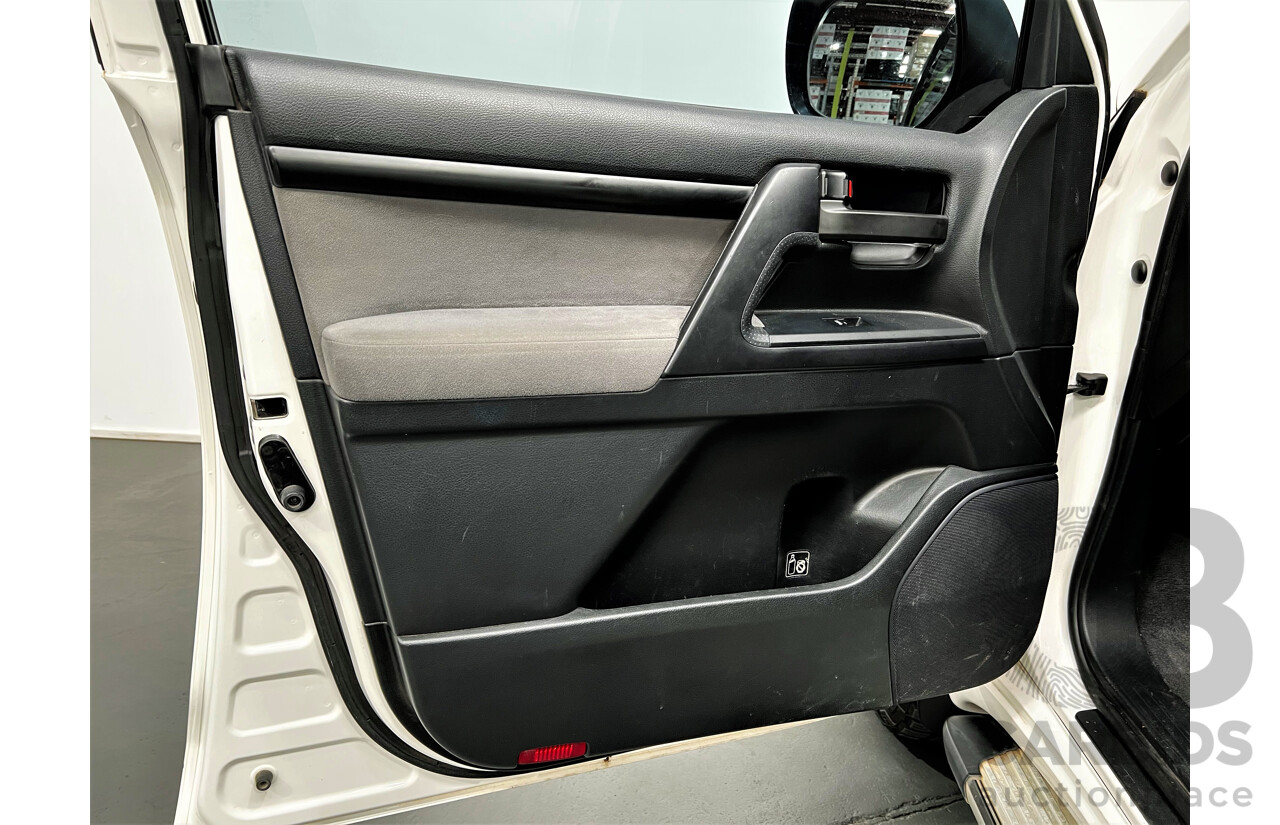 11/2007 Toyota Landcruiser GXL (4x4) VDJ200R 4d Wagon White 4.5L