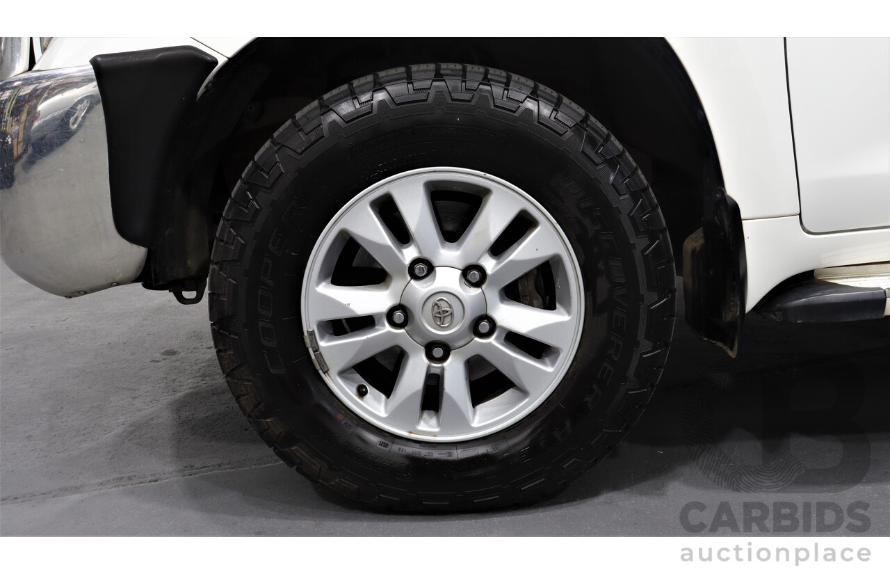 11/2007 Toyota Landcruiser GXL (4x4) VDJ200R 4d Wagon White 4.5L