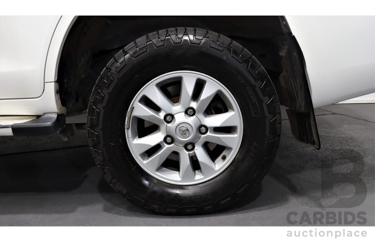 11/2007 Toyota Landcruiser GXL (4x4) VDJ200R 4d Wagon White 4.5L
