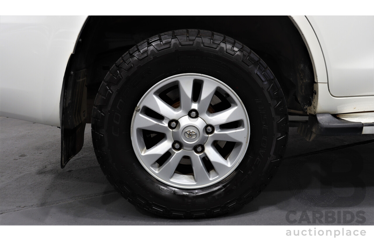 11/2007 Toyota Landcruiser GXL (4x4) VDJ200R 4d Wagon White 4.5L