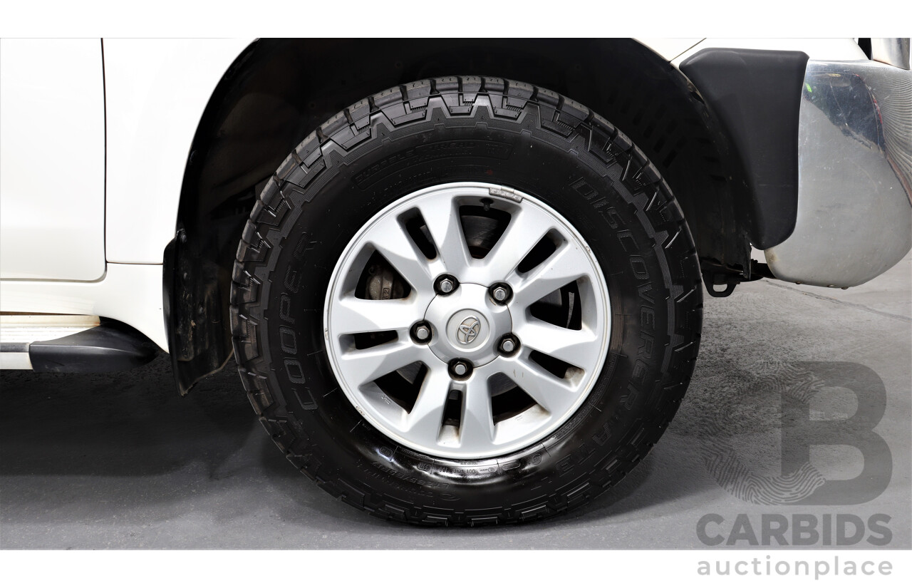11/2007 Toyota Landcruiser GXL (4x4) VDJ200R 4d Wagon White 4.5L