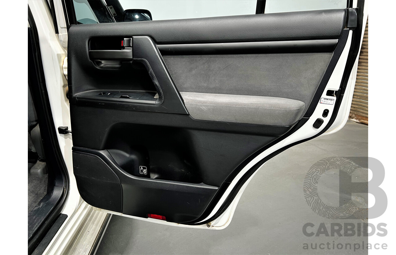 11/2007 Toyota Landcruiser GXL (4x4) VDJ200R 4d Wagon White 4.5L