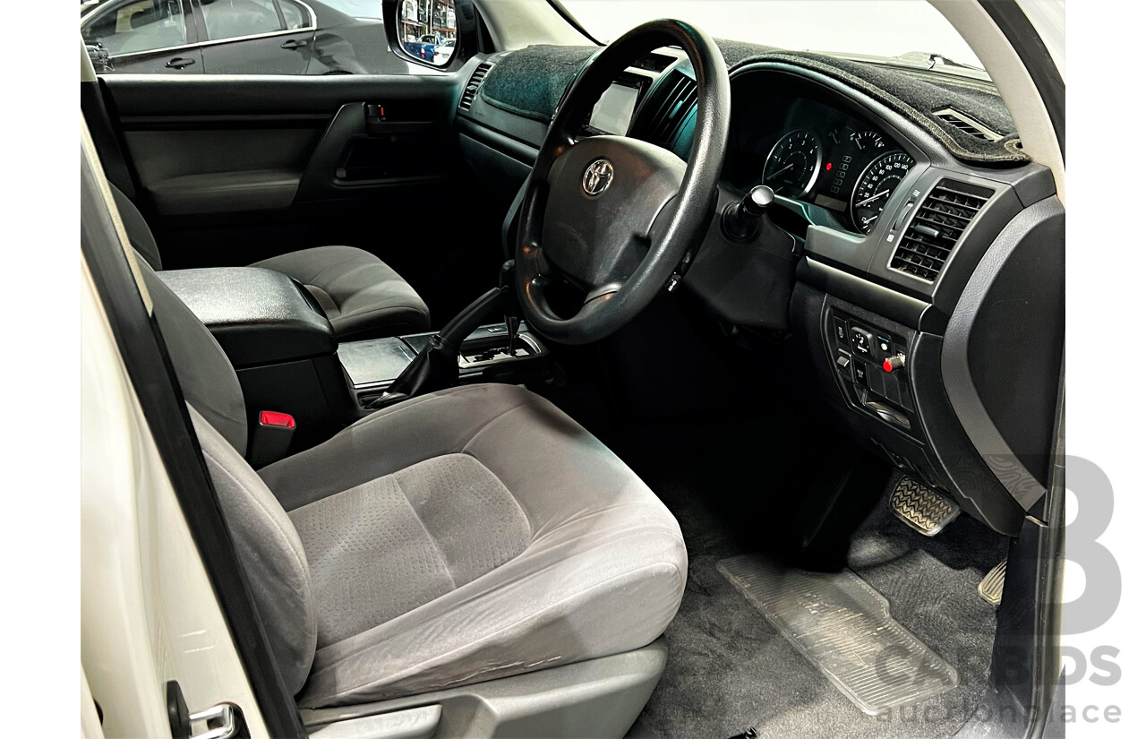 11/2007 Toyota Landcruiser GXL (4x4) VDJ200R 4d Wagon White 4.5L