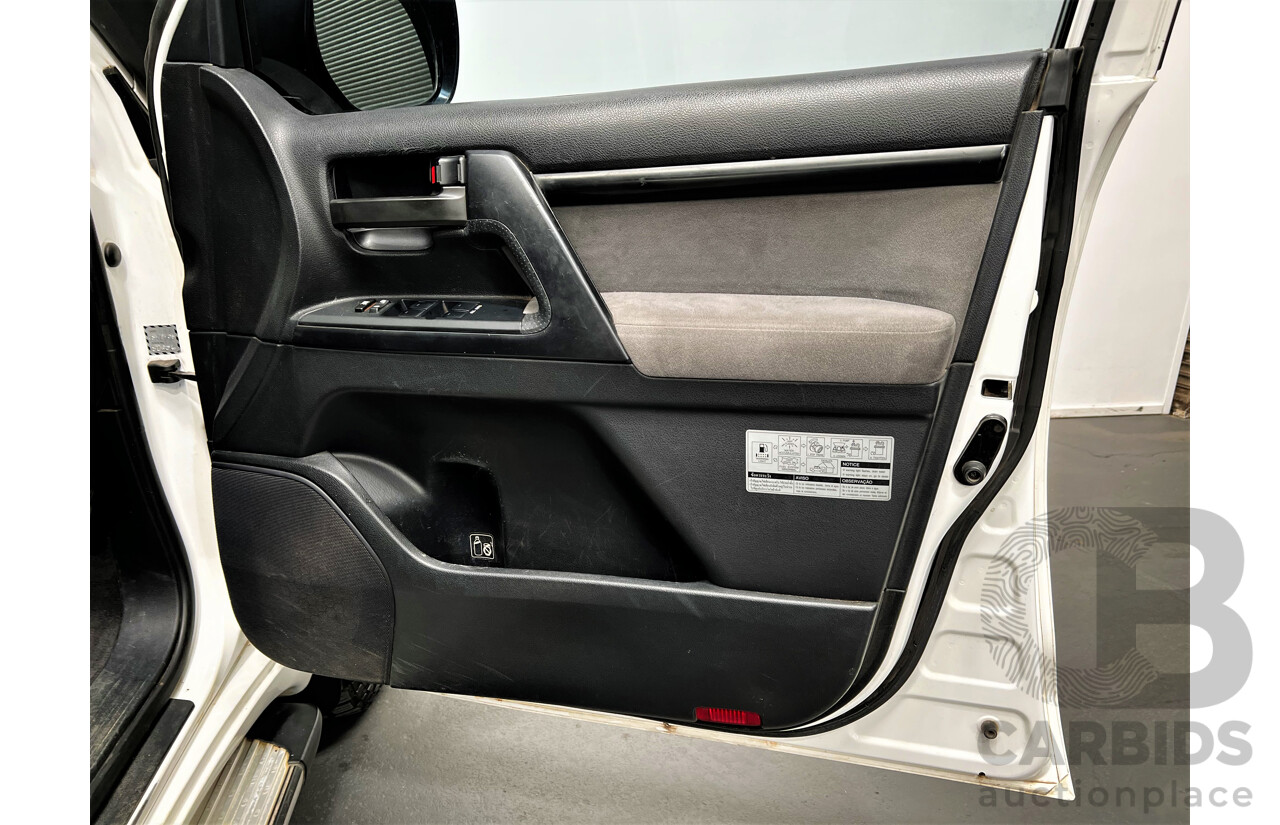 11/2007 Toyota Landcruiser GXL (4x4) VDJ200R 4d Wagon White 4.5L