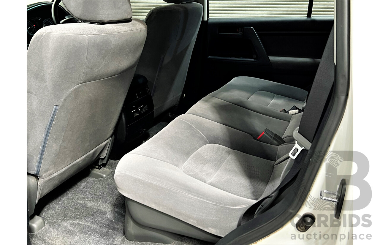 11/2007 Toyota Landcruiser GXL (4x4) VDJ200R 4d Wagon White 4.5L