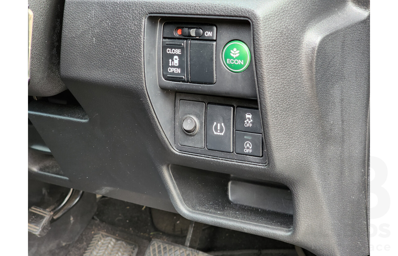 4/2017 Honda Odyssey VTi RC 4d Wagon Silver 2.4L - 8 Seater