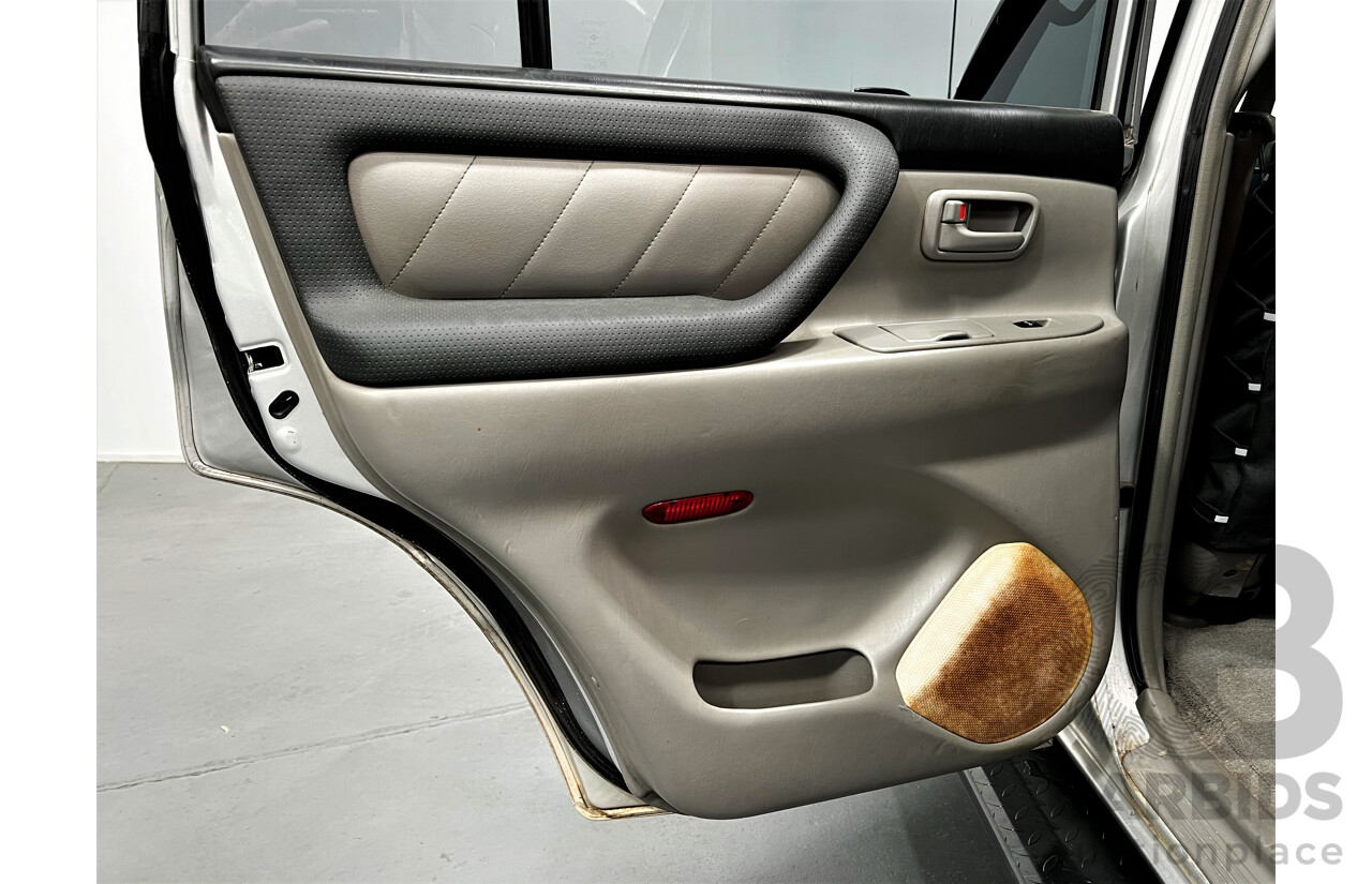 9/2006 Toyota Landcruiser VX (4x4) UZJ100R 4d Wagon Silver 4.7L