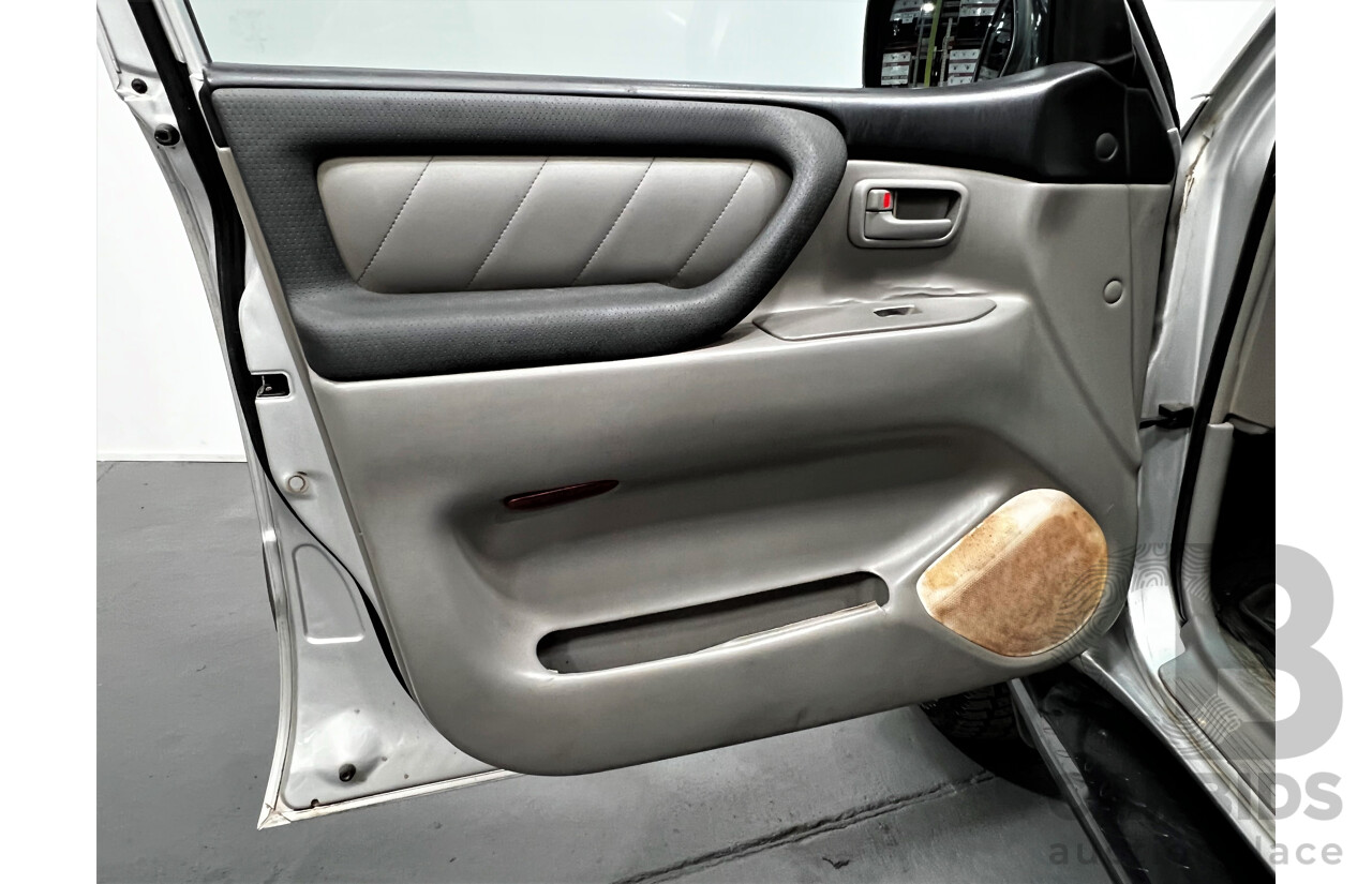 9/2006 Toyota Landcruiser VX (4x4) UZJ100R 4d Wagon Silver 4.7L