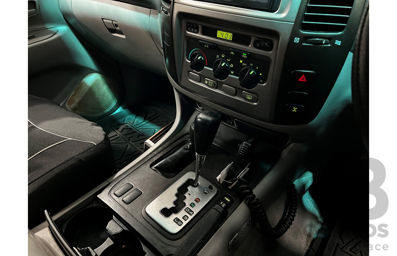 9/2006 Toyota Landcruiser VX (4x4) UZJ100R 4d Wagon Silver 4.7L