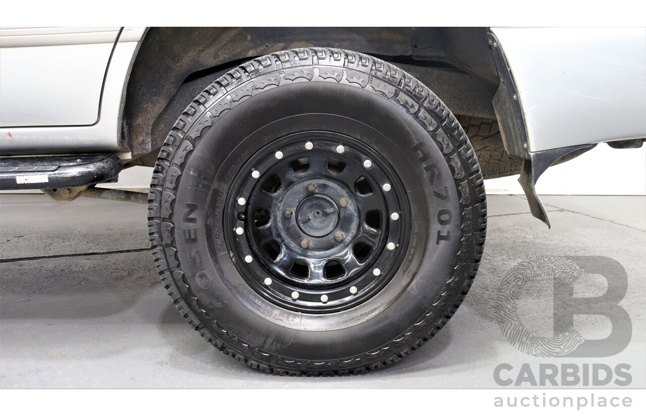 9/2006 Toyota Landcruiser VX (4x4) UZJ100R 4d Wagon Silver 4.7L