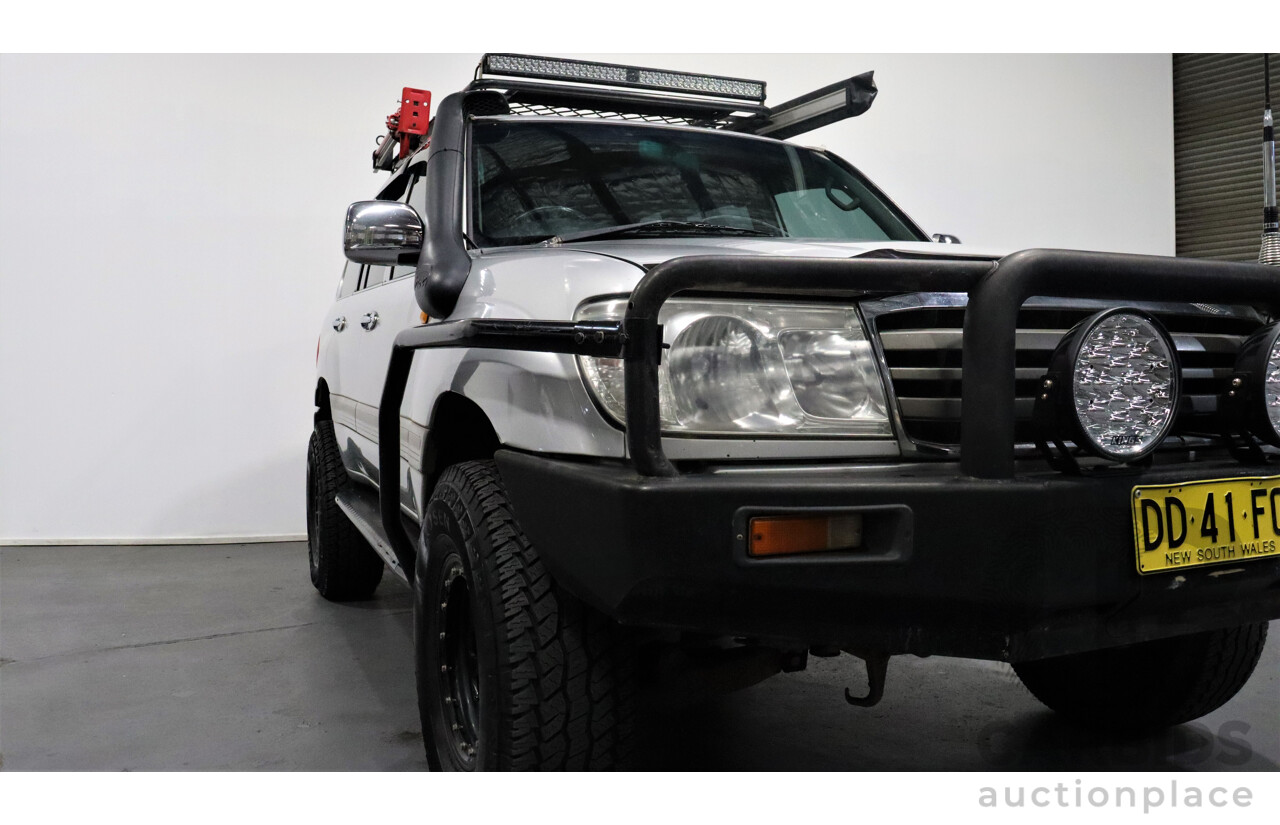 9/2006 Toyota Landcruiser VX (4x4) UZJ100R 4d Wagon Silver 4.7L