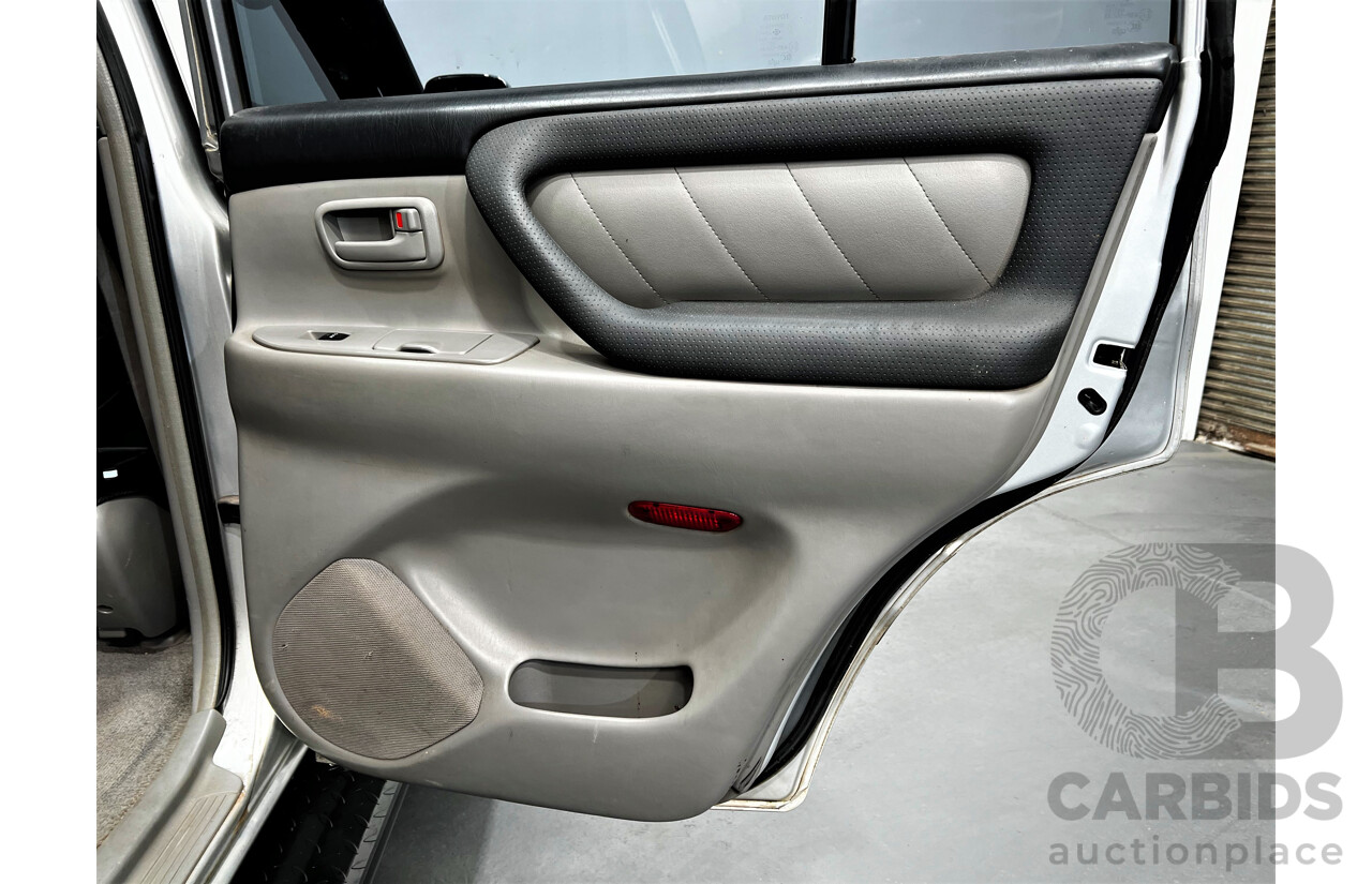 9/2006 Toyota Landcruiser VX (4x4) UZJ100R 4d Wagon Silver 4.7L