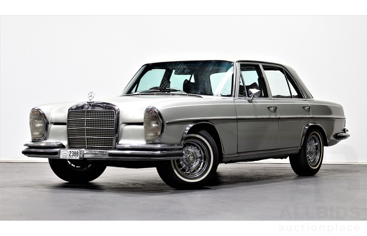 1/1972 Mercedes-Benz 280 SE 3.5  4d Sedan Silver Or Chrome 3.5L V8
