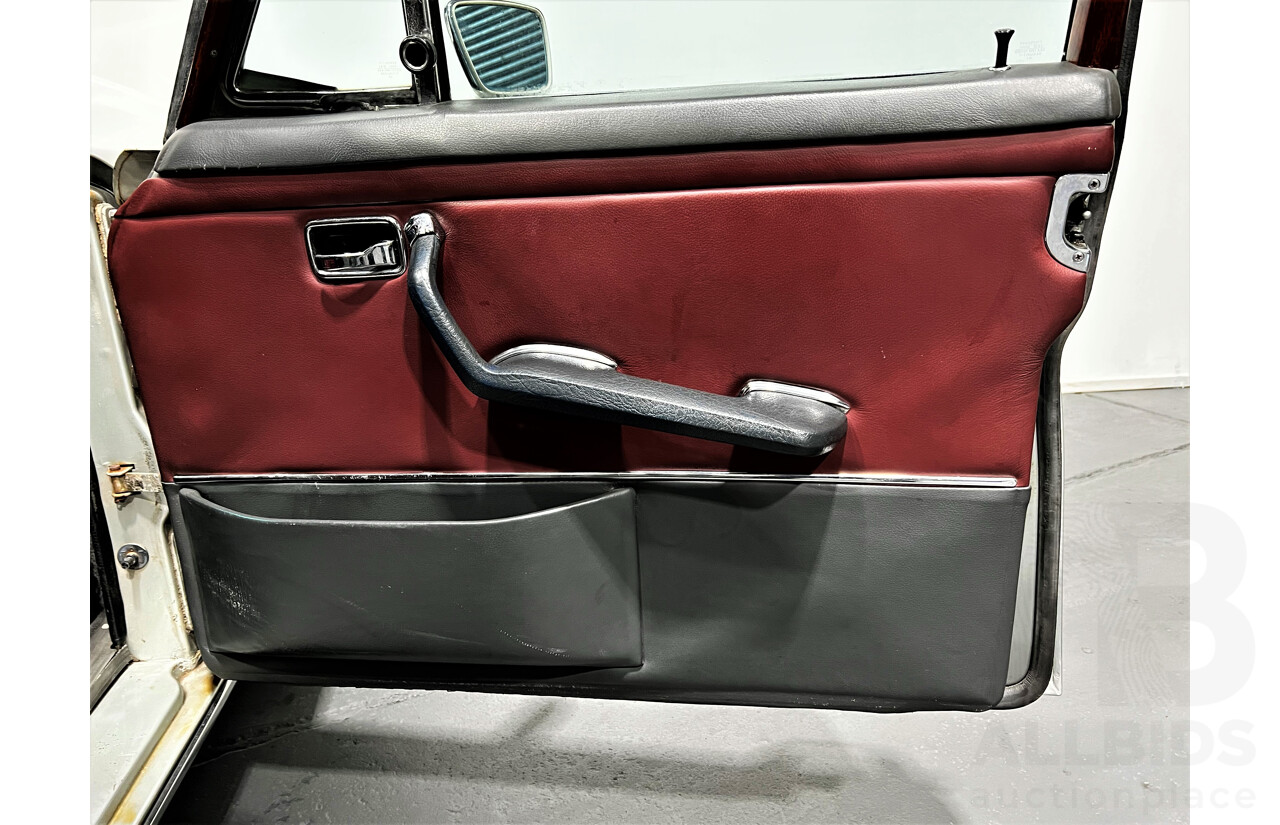 1/1972 Mercedes-Benz 280 SE 3.5  4d Sedan Silver Or Chrome 3.5L V8