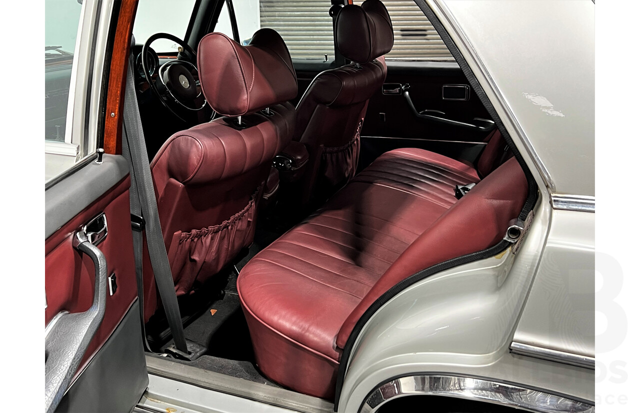 1/1972 Mercedes-Benz 280 SE 3.5  4d Sedan Silver Or Chrome 3.5L V8