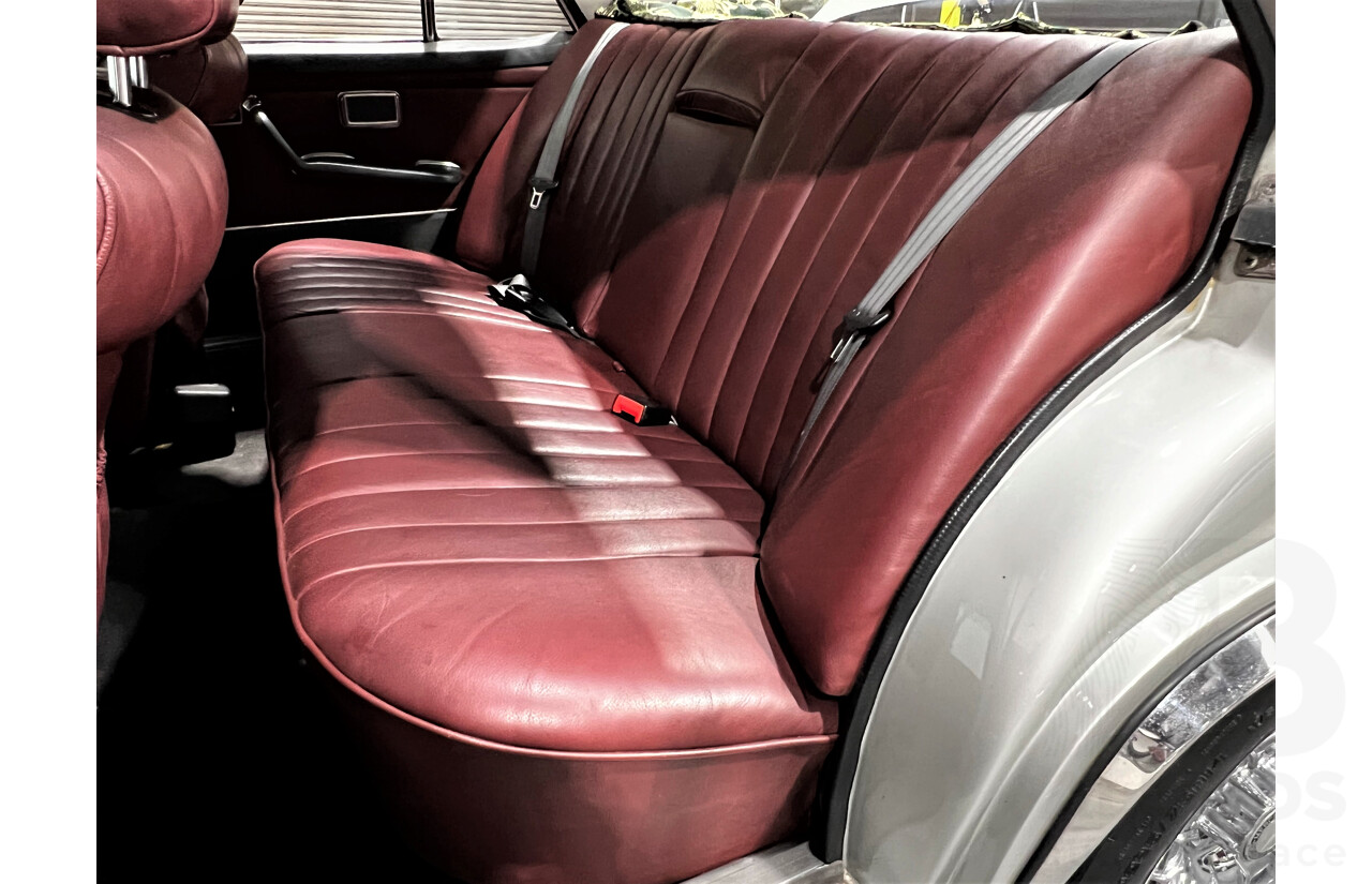 1/1972 Mercedes-Benz 280 SE 3.5  4d Sedan Silver Or Chrome 3.5L V8