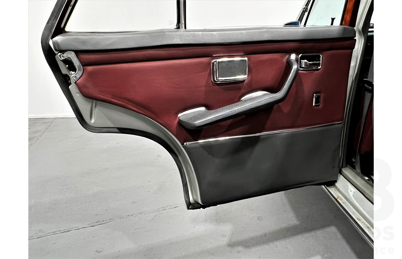 1/1972 Mercedes-Benz 280 SE 3.5  4d Sedan Silver Or Chrome 3.5L V8