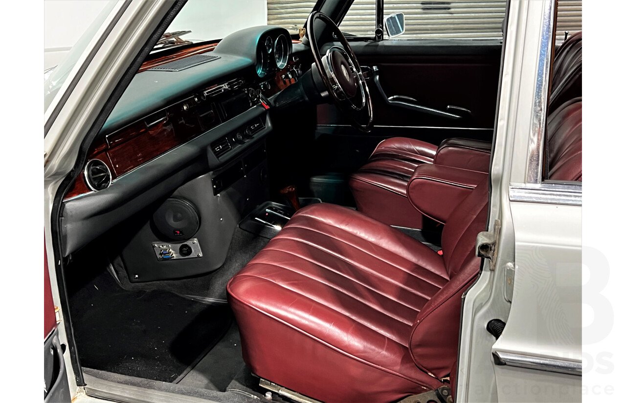 1/1972 Mercedes-Benz 280 SE 3.5  4d Sedan Silver Or Chrome 3.5L V8