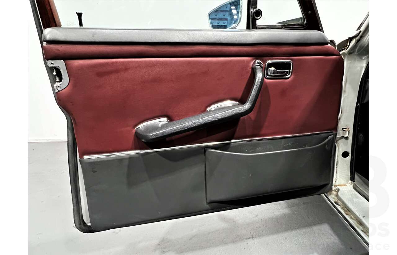 1/1972 Mercedes-Benz 280 SE 3.5  4d Sedan Silver Or Chrome 3.5L V8