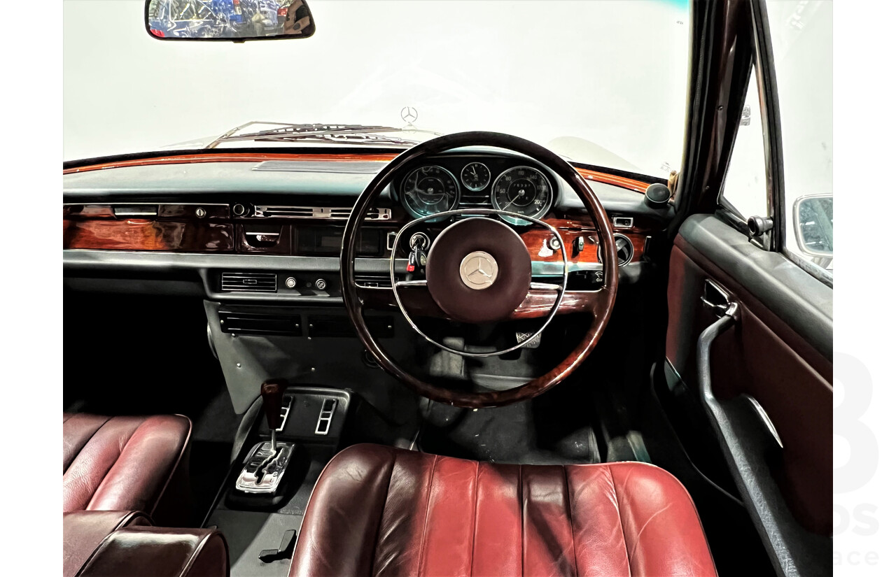 1/1972 Mercedes-Benz 280 SE 3.5  4d Sedan Silver Or Chrome 3.5L V8