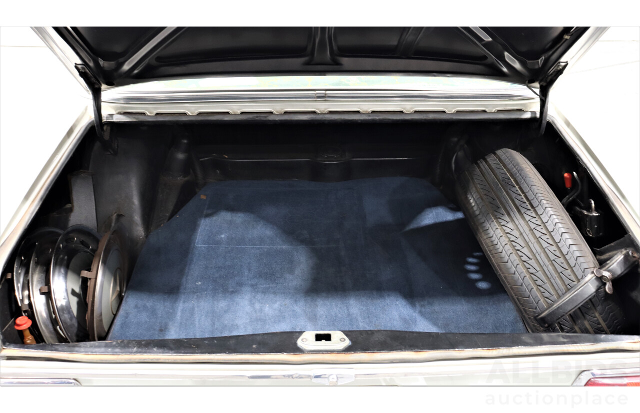 1/1972 Mercedes-Benz 280 SE 3.5  4d Sedan Silver Or Chrome 3.5L V8