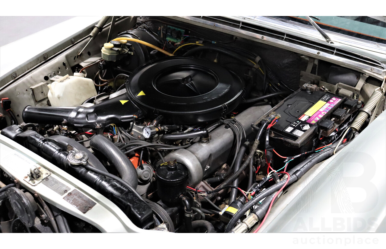 1/1972 Mercedes-Benz 280 SE 3.5  4d Sedan Silver Or Chrome 3.5L V8