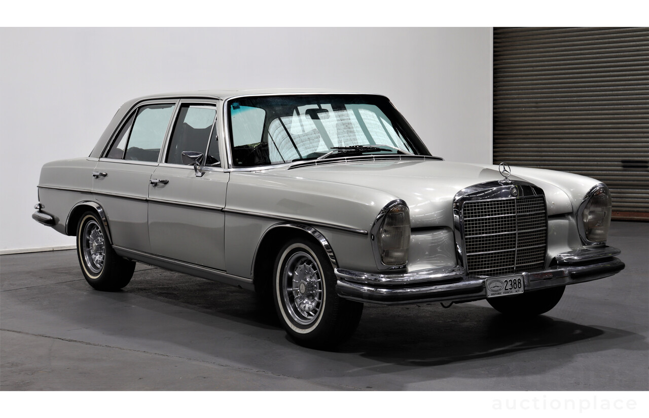 1/1972 Mercedes-Benz 280 SE 3.5  4d Sedan Silver Or Chrome 3.5L V8