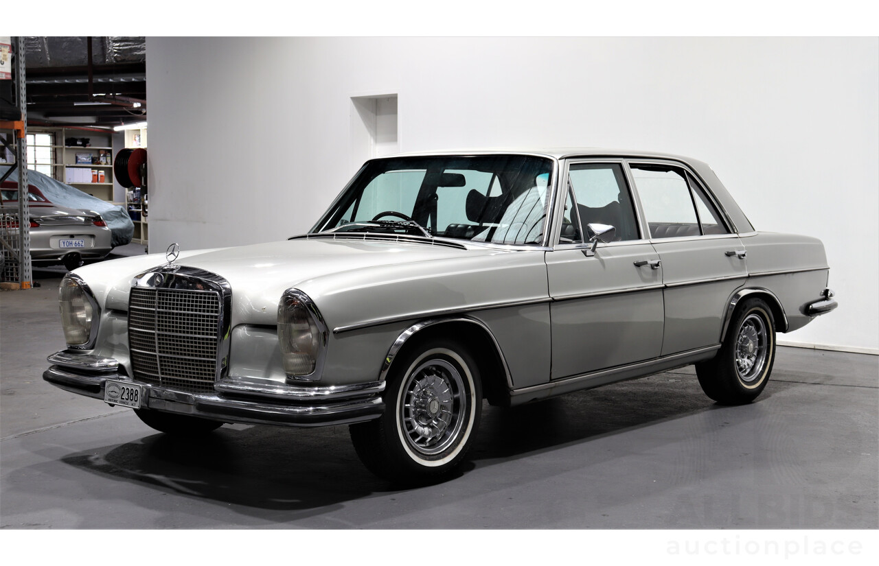 1/1972 Mercedes-Benz 280 SE 3.5  4d Sedan Silver Or Chrome 3.5L V8