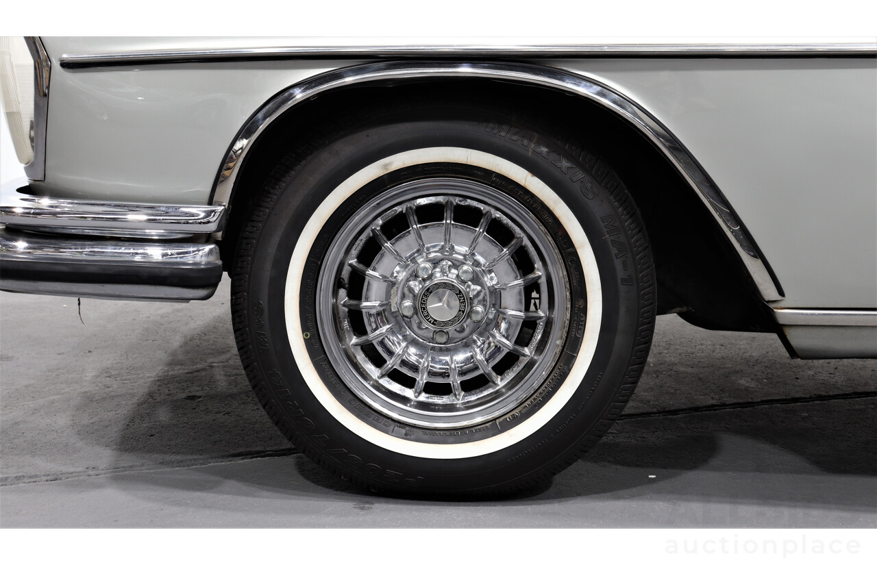 1/1972 Mercedes-Benz 280 SE 3.5  4d Sedan Silver Or Chrome 3.5L V8