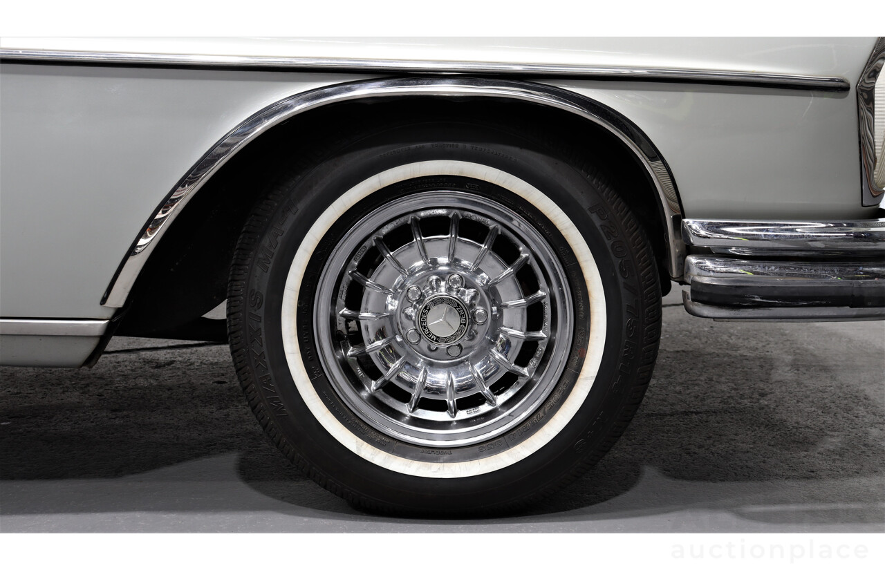 1/1972 Mercedes-Benz 280 SE 3.5  4d Sedan Silver Or Chrome 3.5L V8