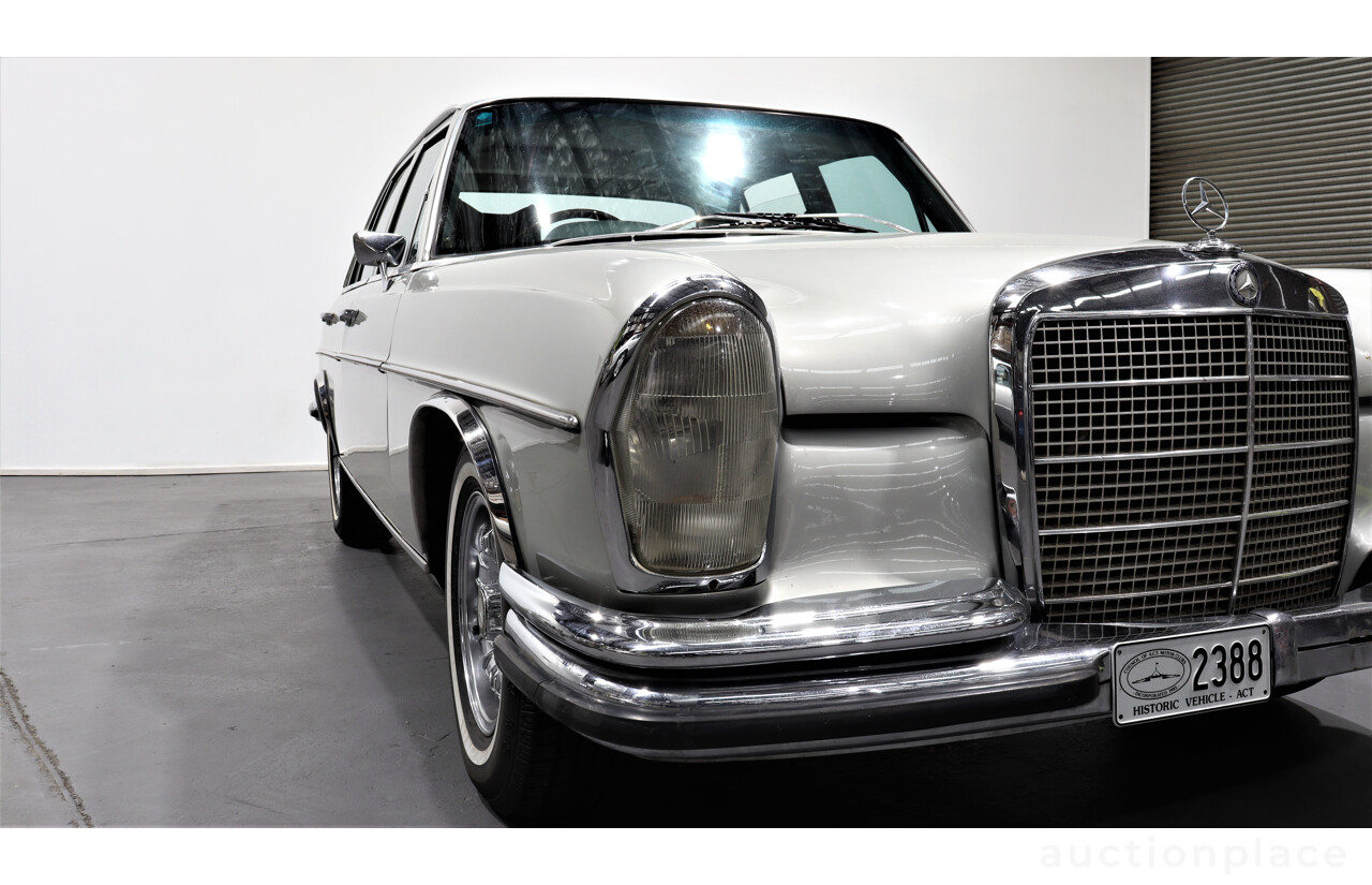 1/1972 Mercedes-Benz 280 SE 3.5  4d Sedan Silver Or Chrome 3.5L V8