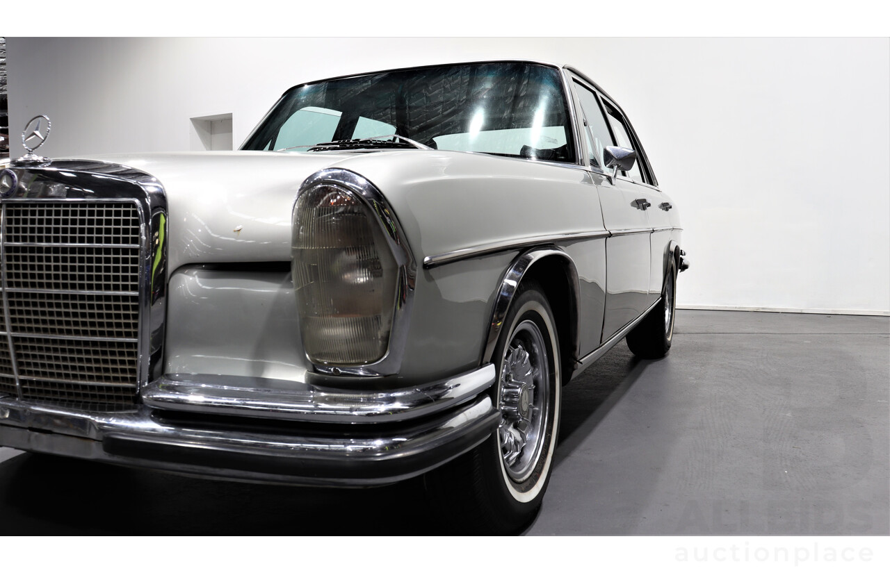 1/1972 Mercedes-Benz 280 SE 3.5  4d Sedan Silver Or Chrome 3.5L V8