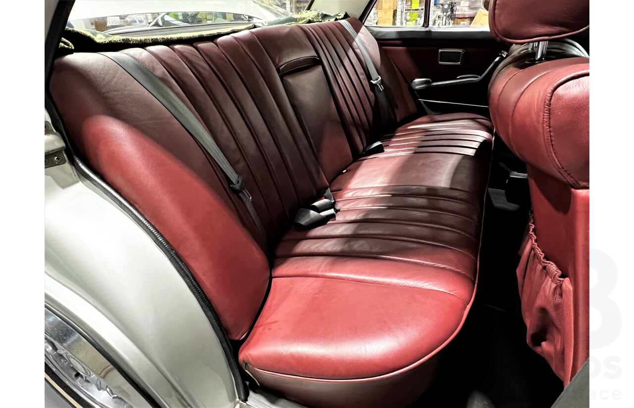 1/1972 Mercedes-Benz 280 SE 3.5  4d Sedan Silver Or Chrome 3.5L V8