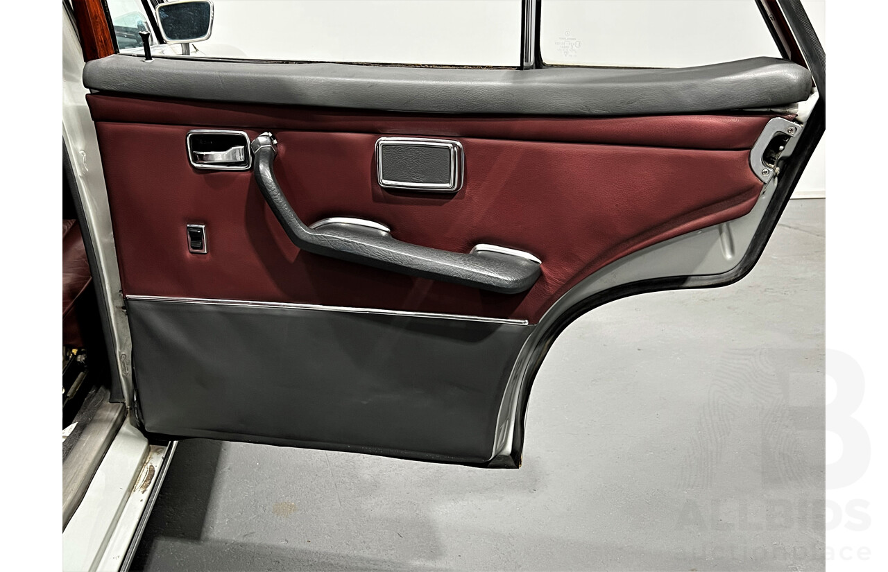 1/1972 Mercedes-Benz 280 SE 3.5  4d Sedan Silver Or Chrome 3.5L V8