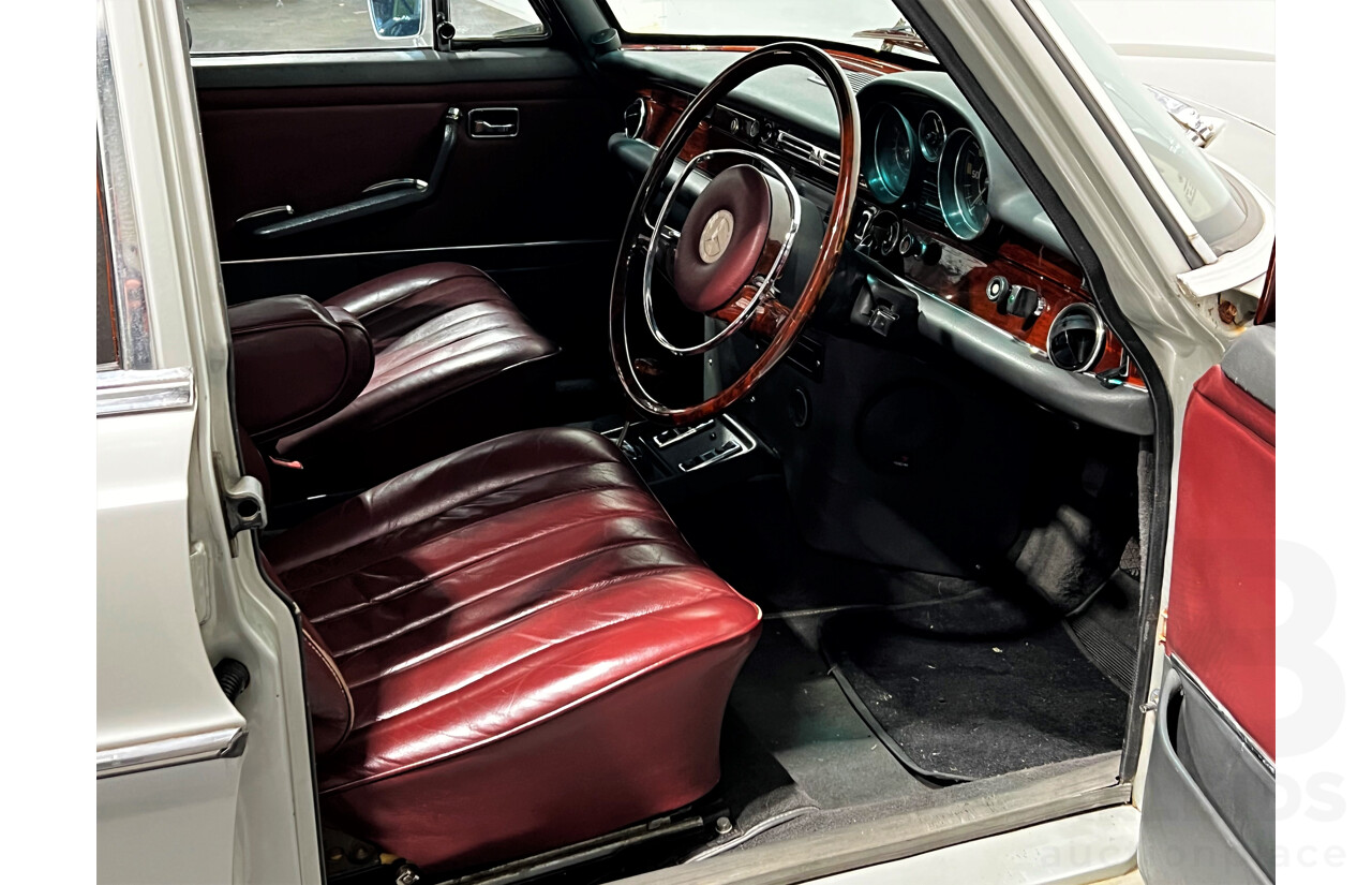 1/1972 Mercedes-Benz 280 SE 3.5  4d Sedan Silver Or Chrome 3.5L V8