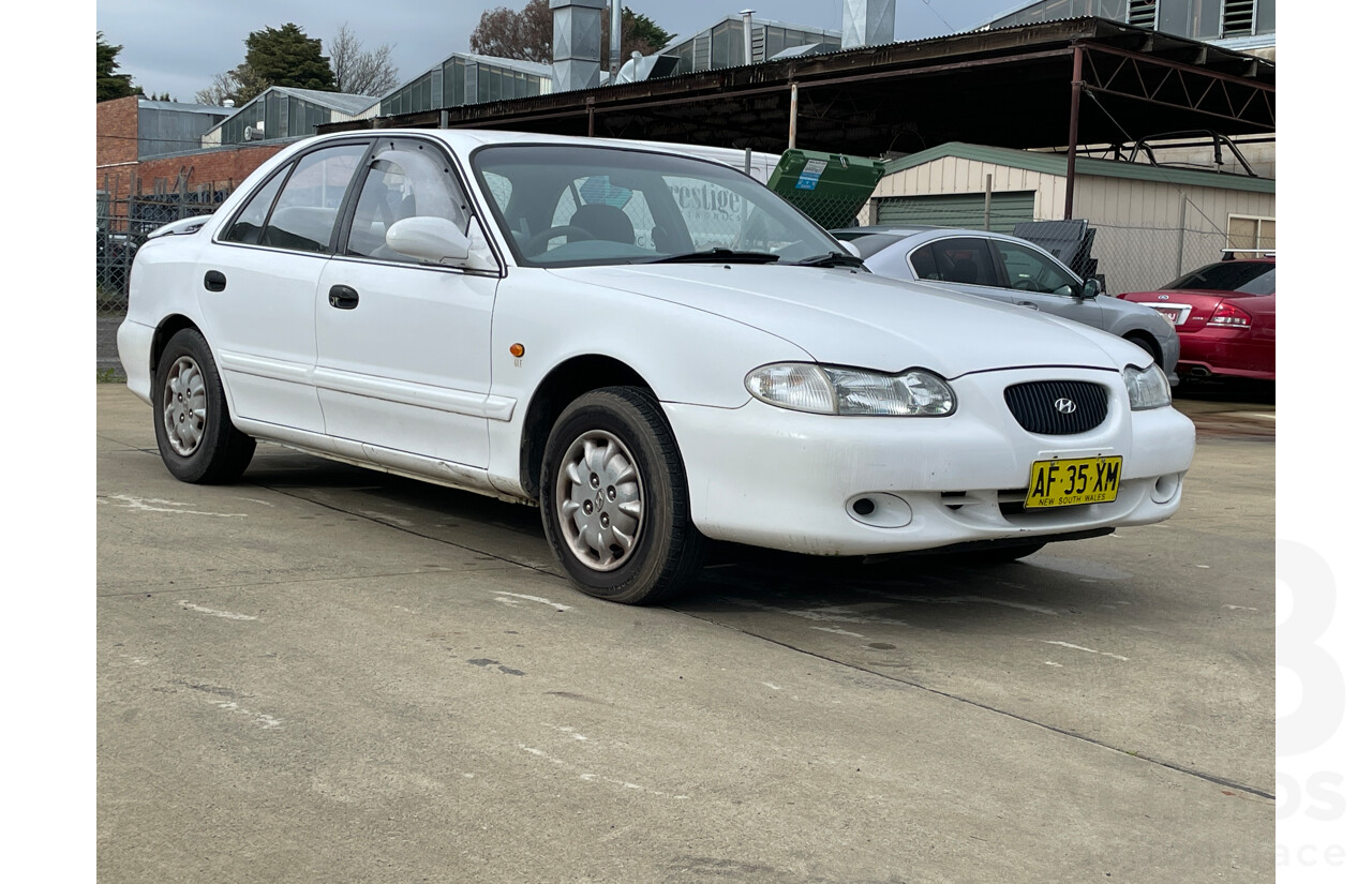 4/1998 Hyundai Sonata GLE  4d Sedan White 2.0L