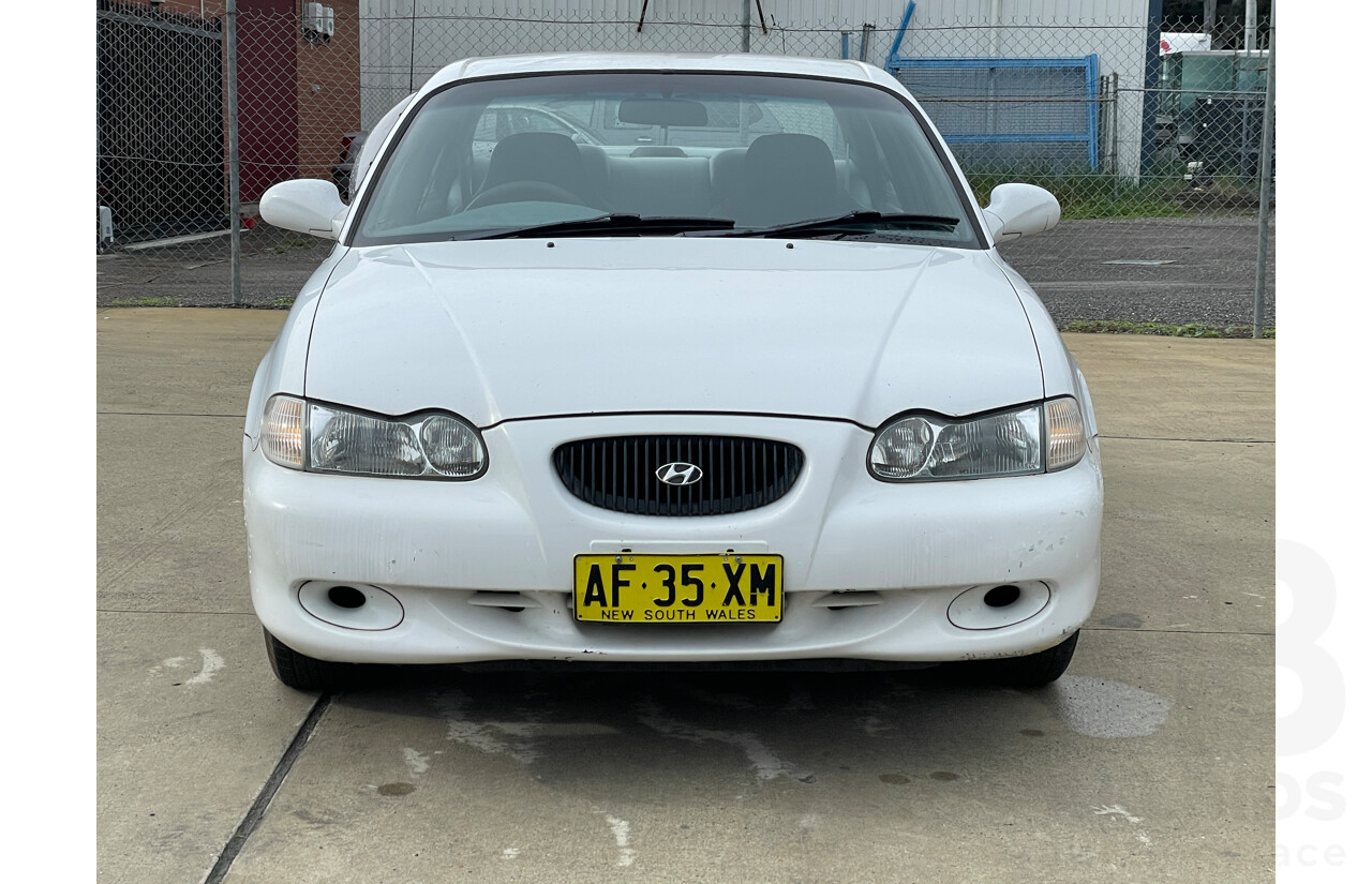 4/1998 Hyundai Sonata GLE  4d Sedan White 2.0L
