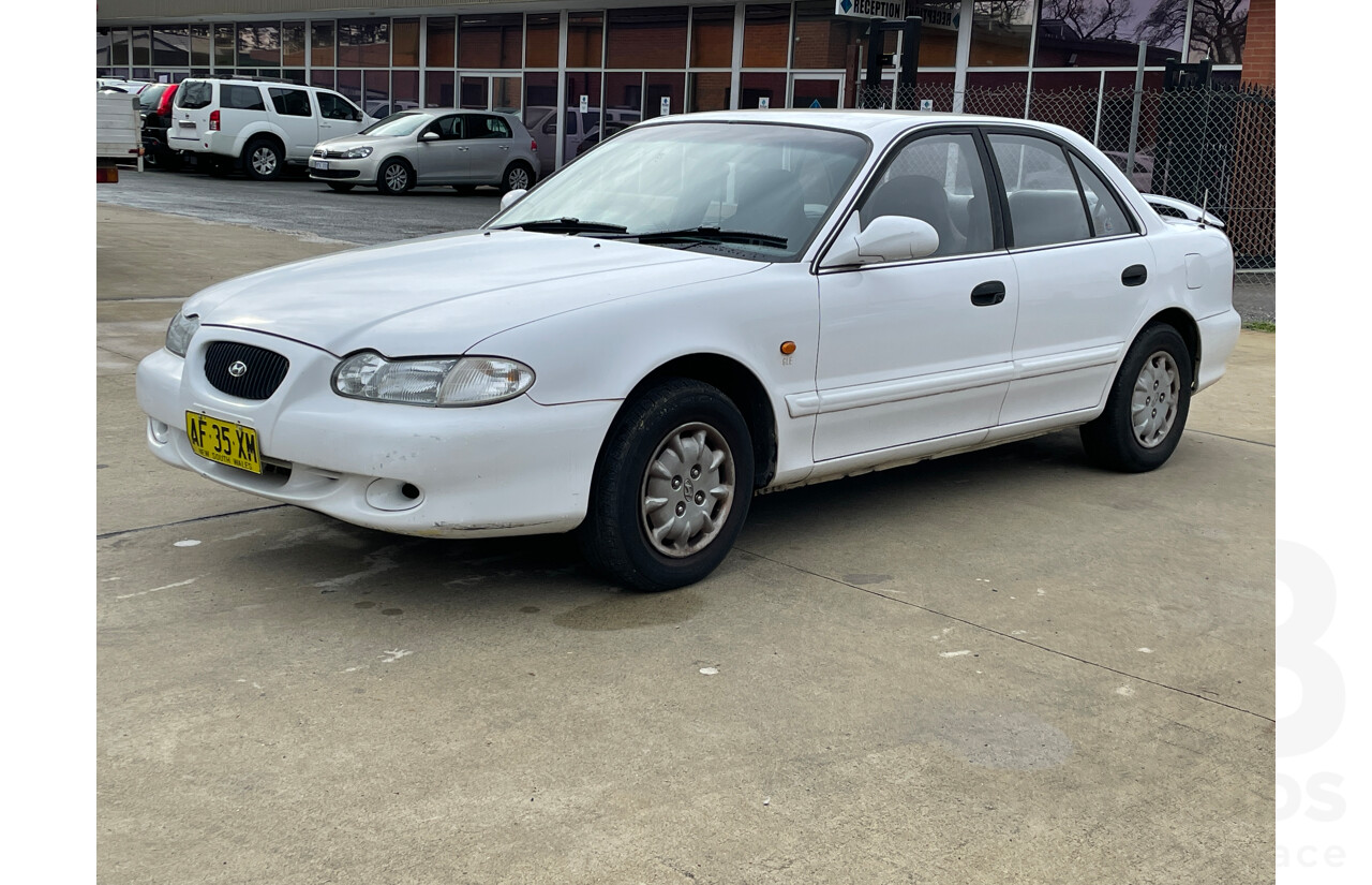 4/1998 Hyundai Sonata GLE  4d Sedan White 2.0L
