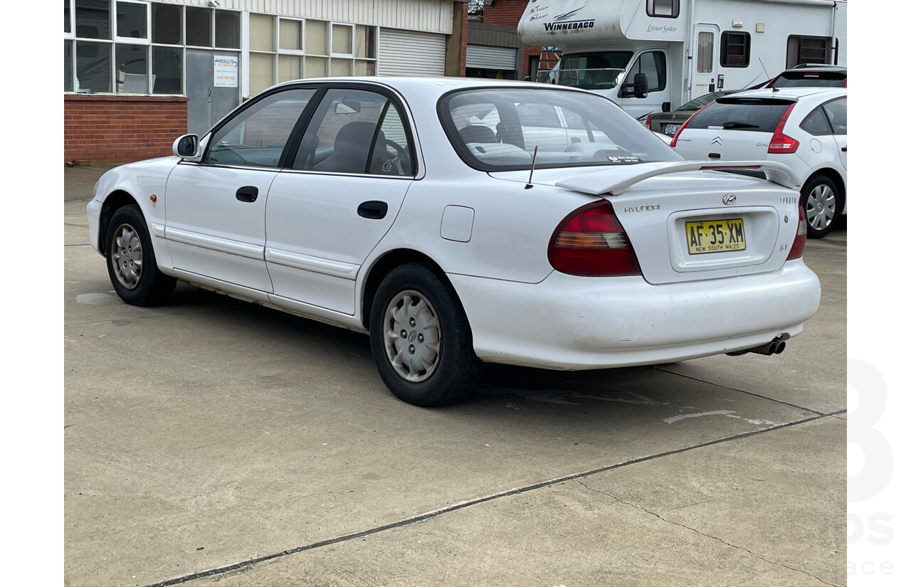 4/1998 Hyundai Sonata GLE  4d Sedan White 2.0L