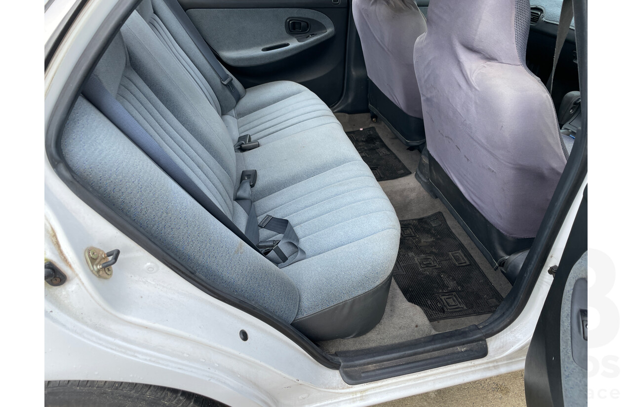 4/1998 Hyundai Sonata GLE  4d Sedan White 2.0L