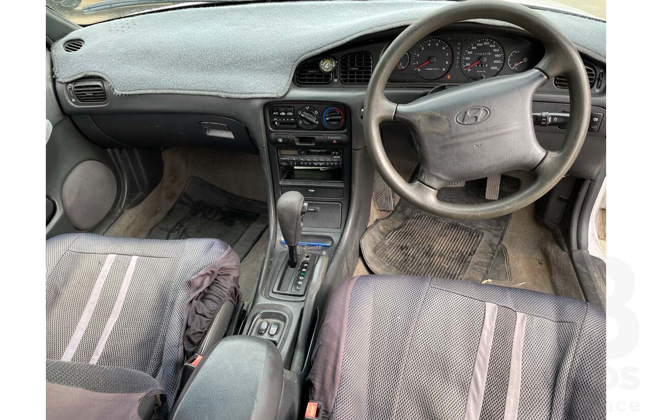 4/1998 Hyundai Sonata GLE  4d Sedan White 2.0L